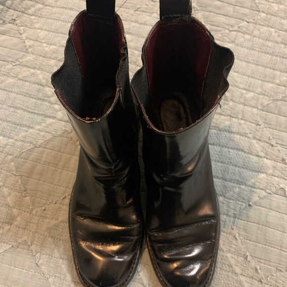 BCBG Made in Brazil Leather Chelsea Boots Size 8 M - Picture 2 of 6